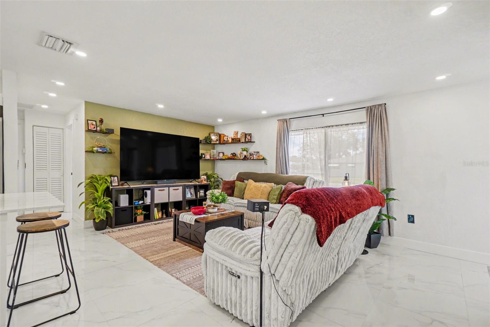 HOLEUSA ESTATES - Residential