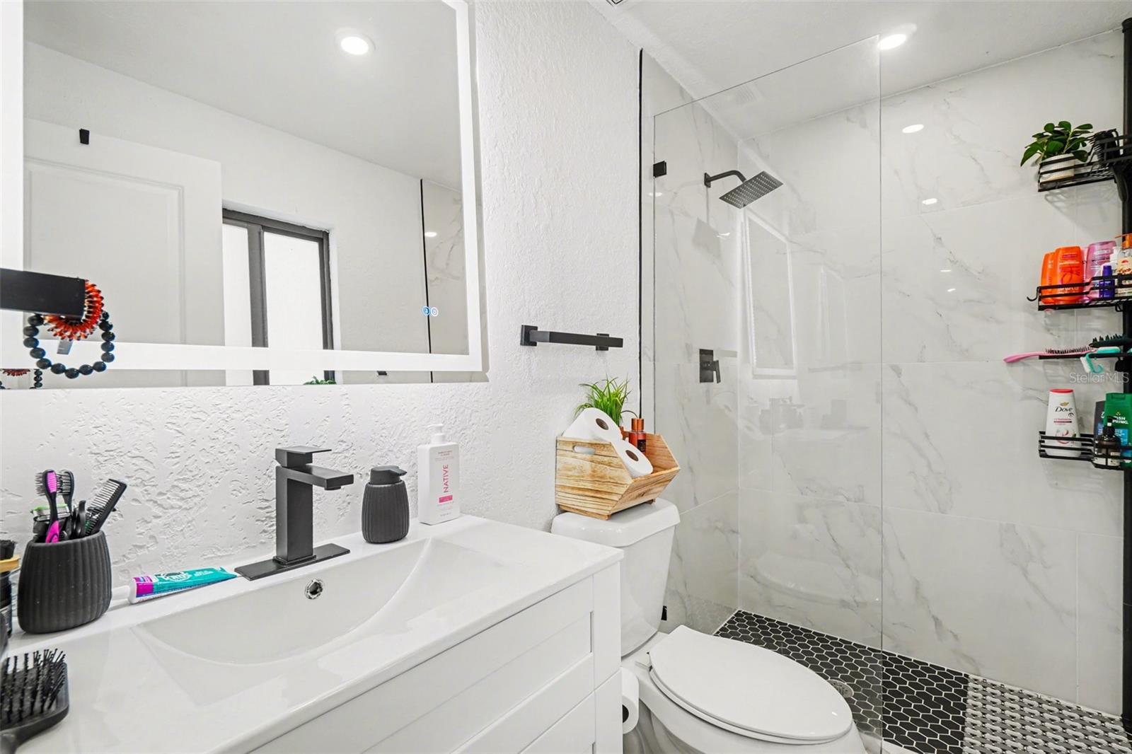 HOLEUSA ESTATES - Residential