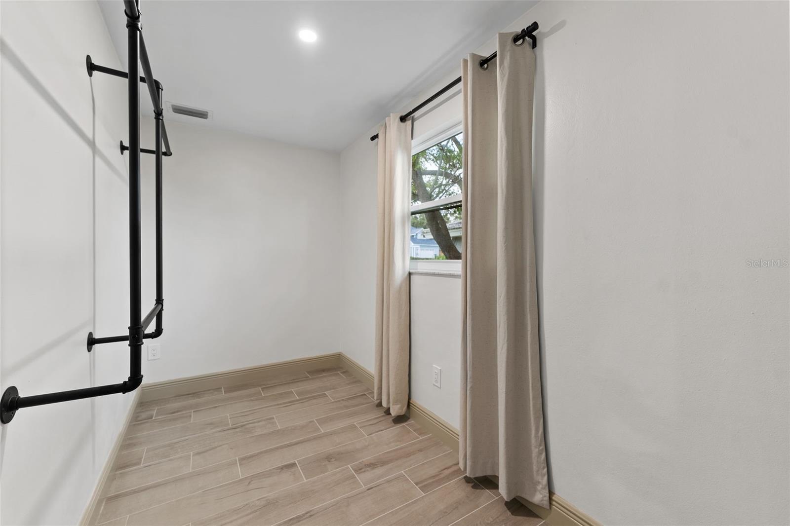 LAKE LELA MANOR 1ST ADD - Residential