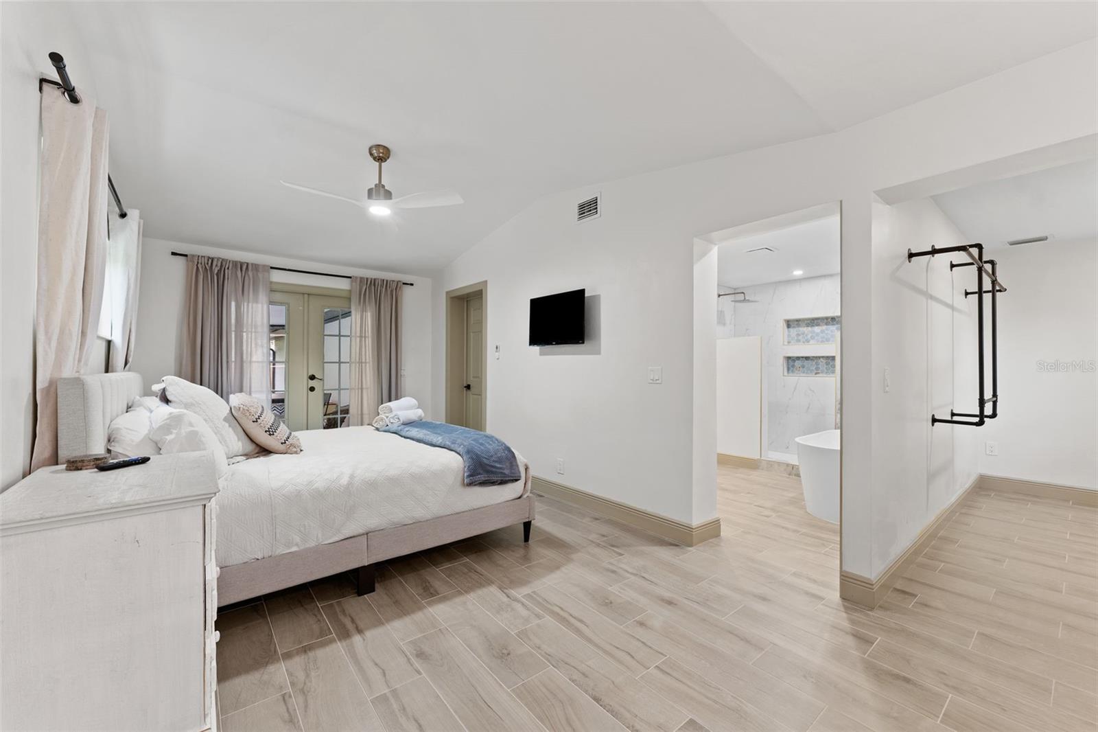 LAKE LELA MANOR 1ST ADD - Residential