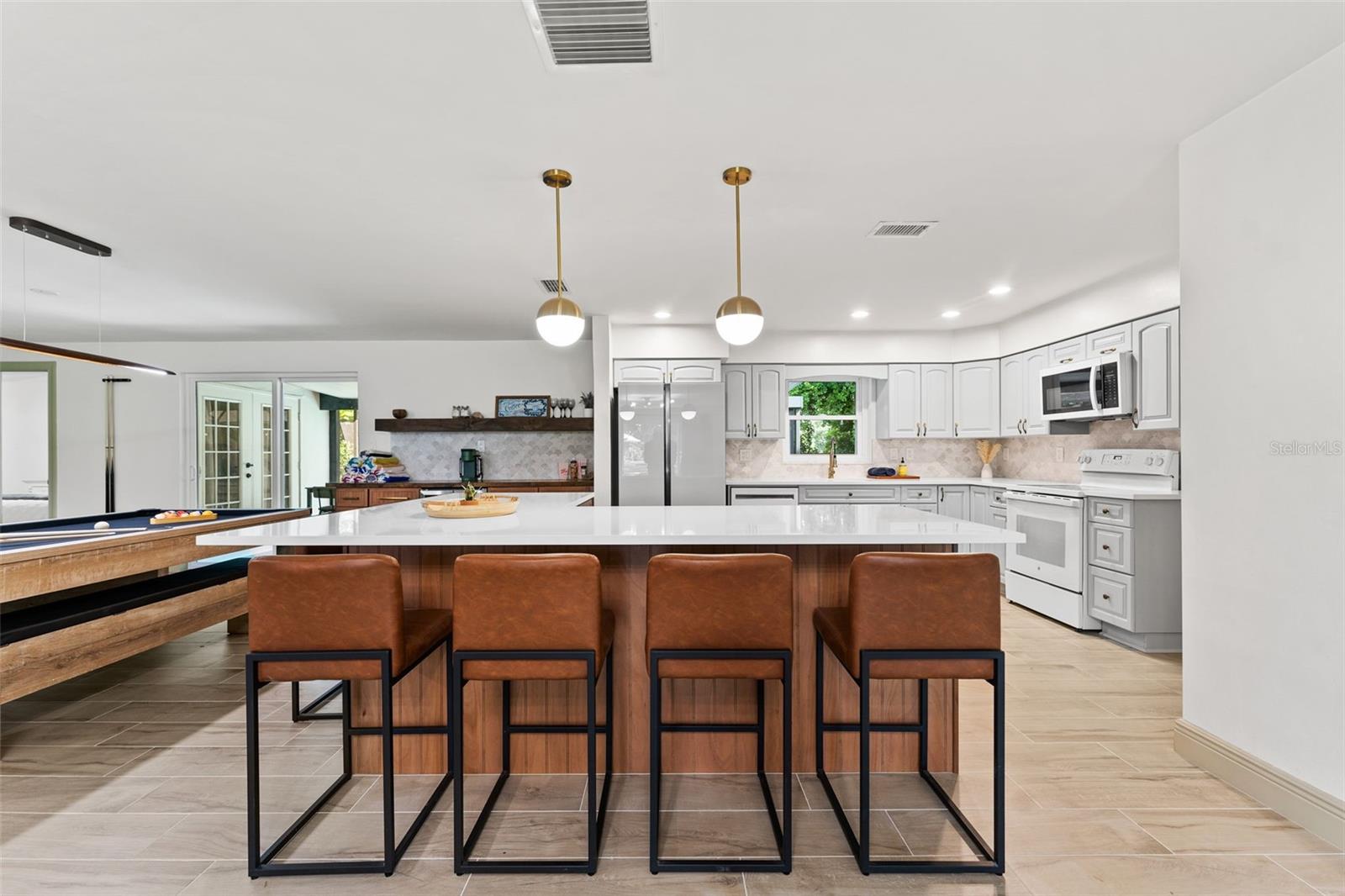 LAKE LELA MANOR 1ST ADD - Residential