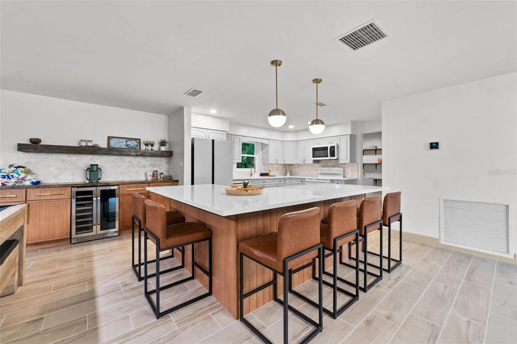 Photo of 1830 Lakeview Rd, Clearwater, FL 33764 (MLS # TB8496716)