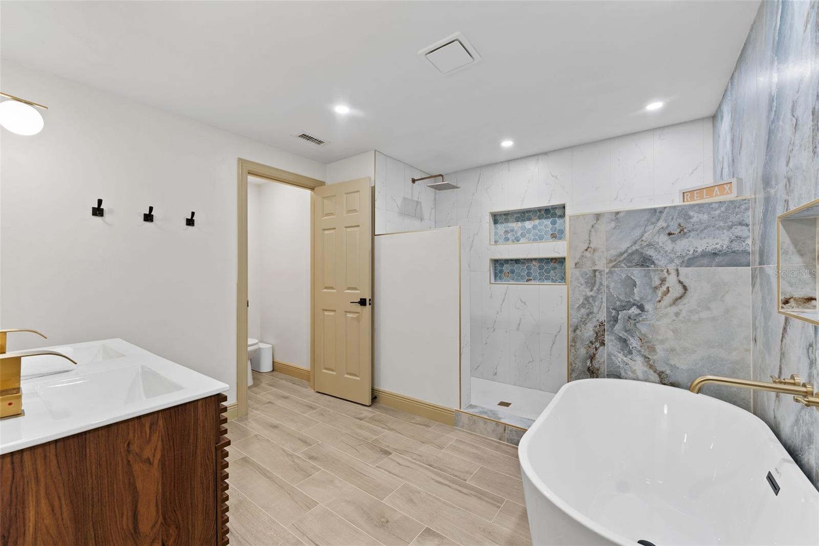 LAKE LELA MANOR 1ST ADD - Residential