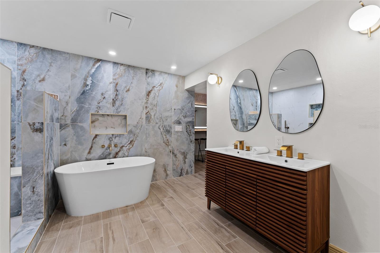 LAKE LELA MANOR 1ST ADD - Residential