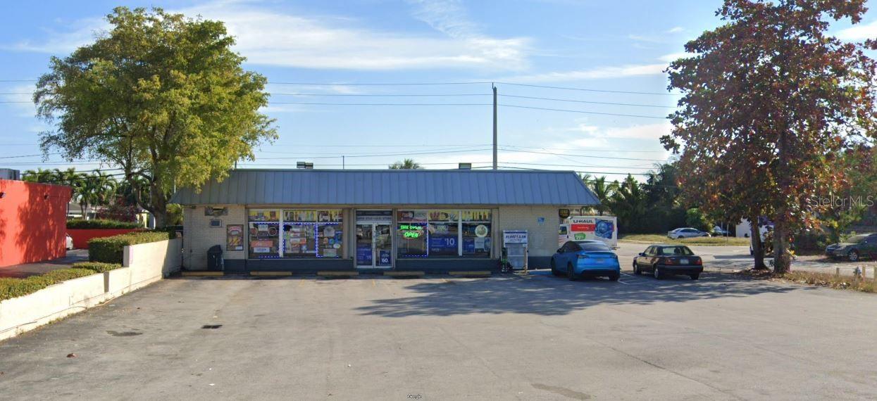 3 Unit Strip Center
Commercial
Note: buyers I emphasize the importance of conducting thorough due diligence to ensure that the property meets your expectations and requirements.