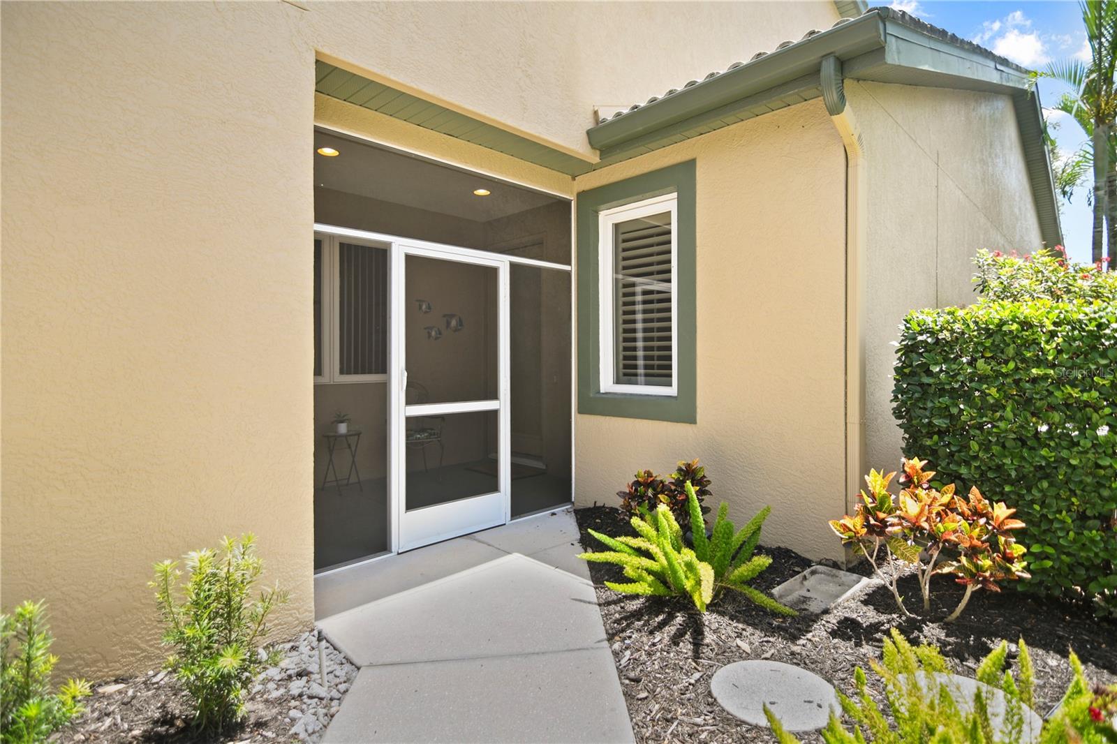 ROSEDALE 8 WESTBURY LAKES - Residential