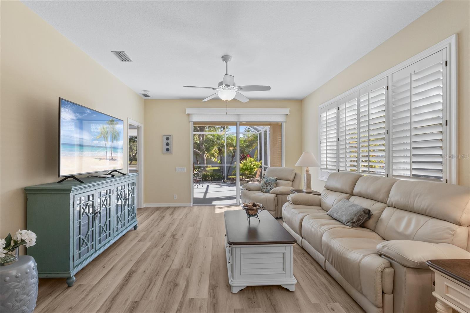 ROSEDALE 8 WESTBURY LAKES - Residential