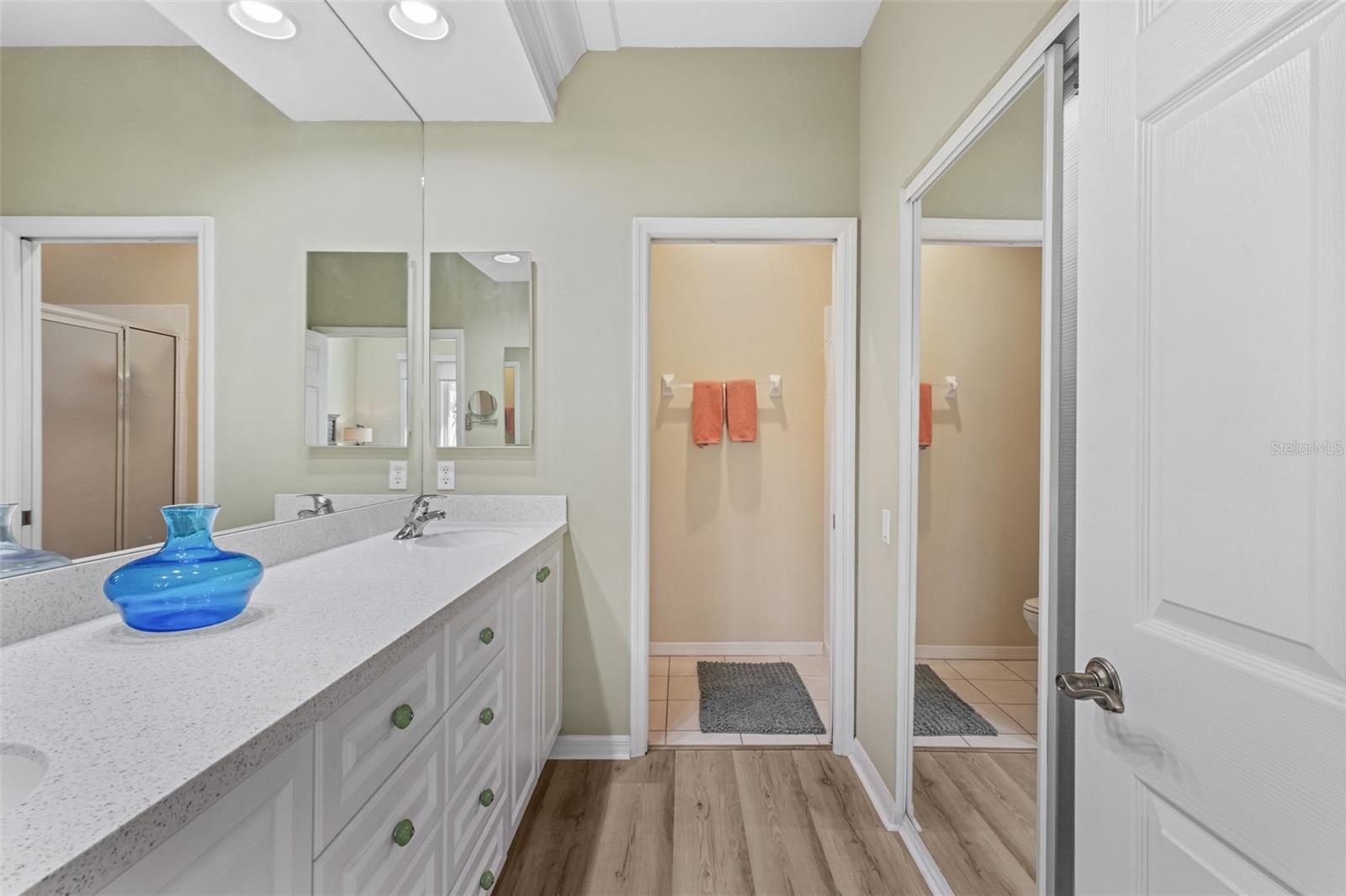 ROSEDALE 8 WESTBURY LAKES - Residential