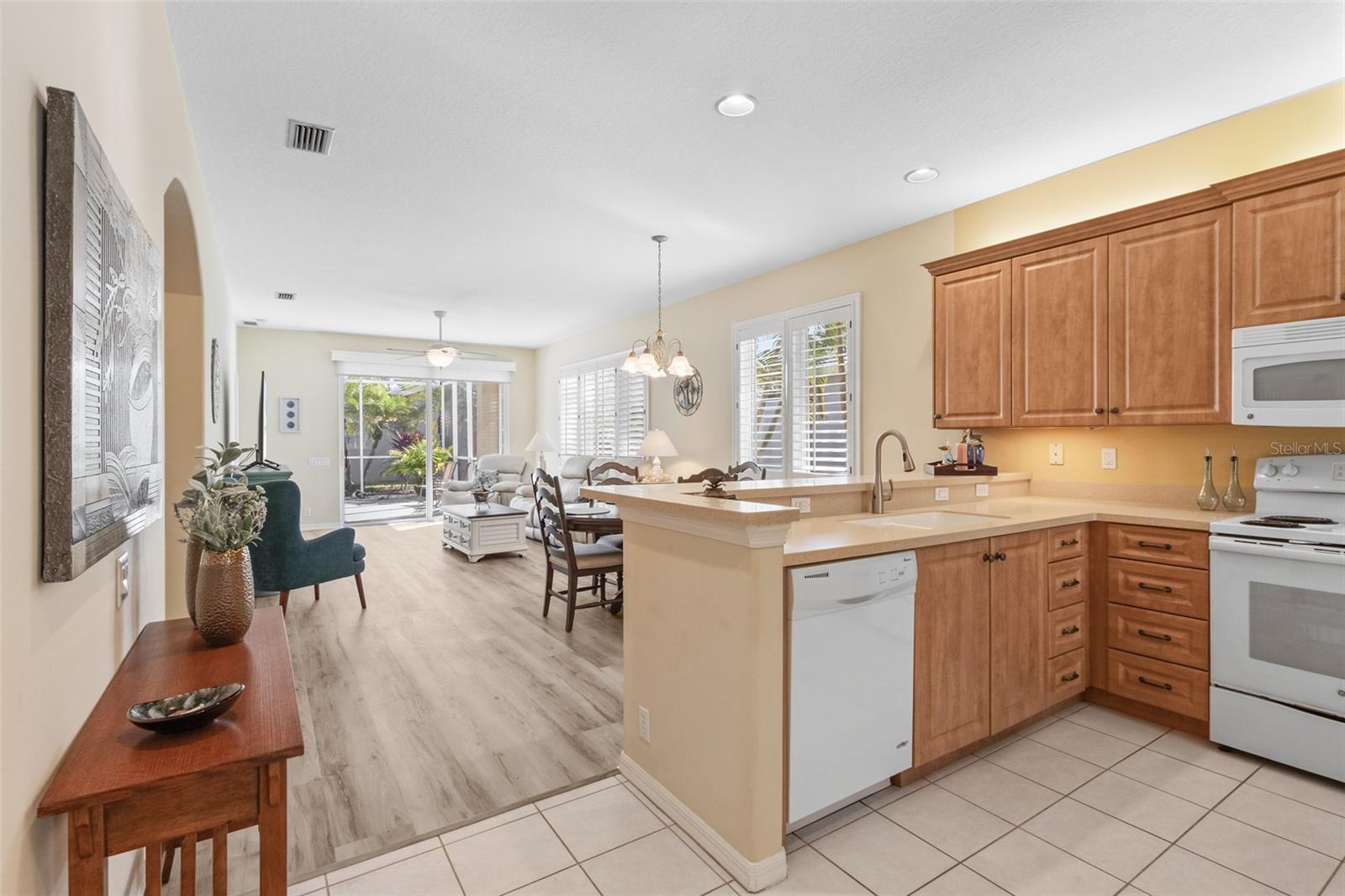 ROSEDALE 8 WESTBURY LAKES - Residential