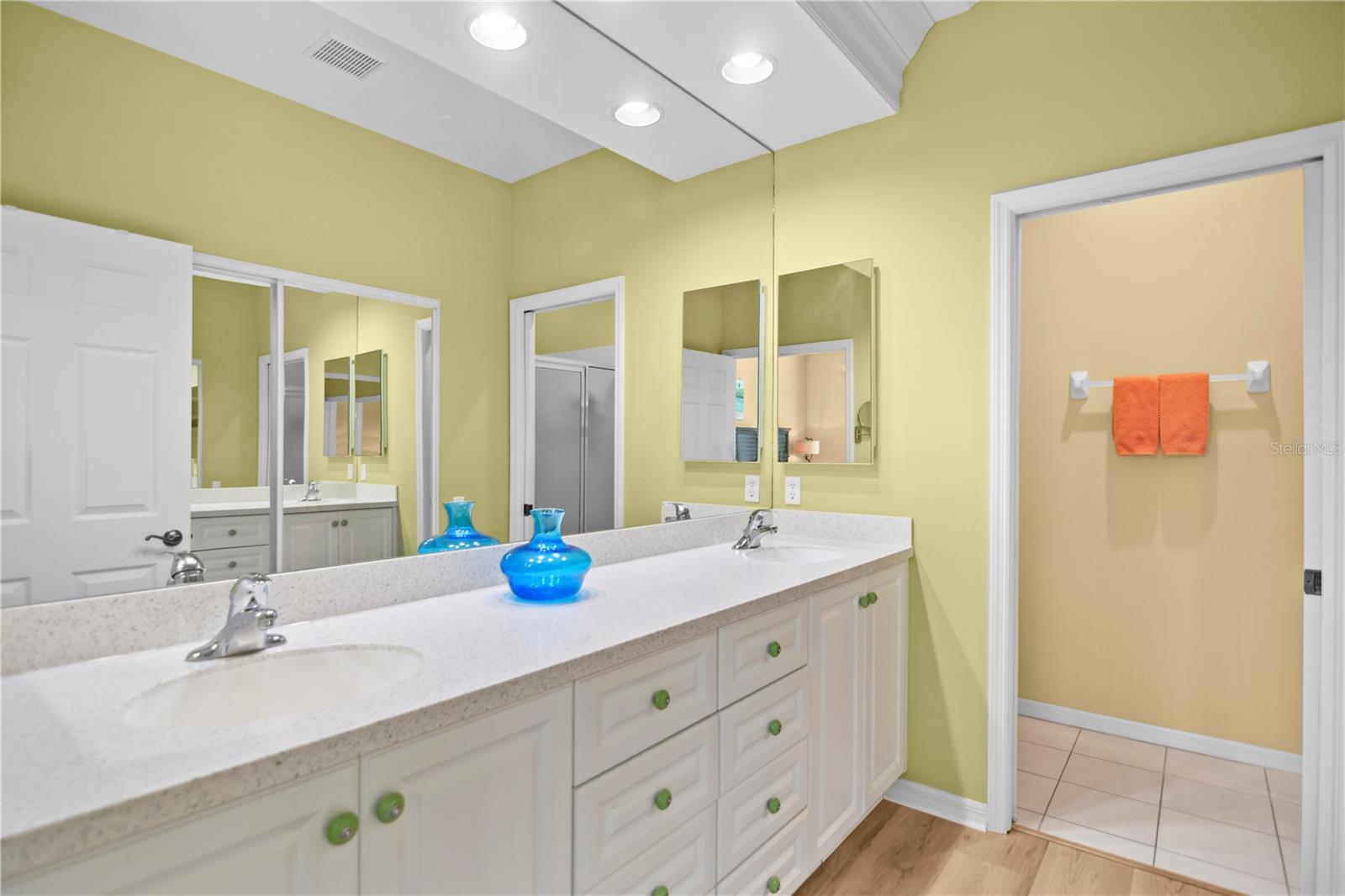 ROSEDALE 8 WESTBURY LAKES - Residential