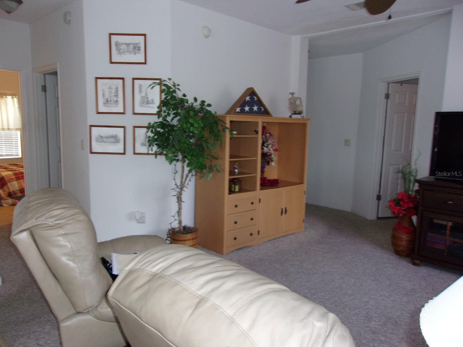 COUNTRY CLUB ESTATES - Residential