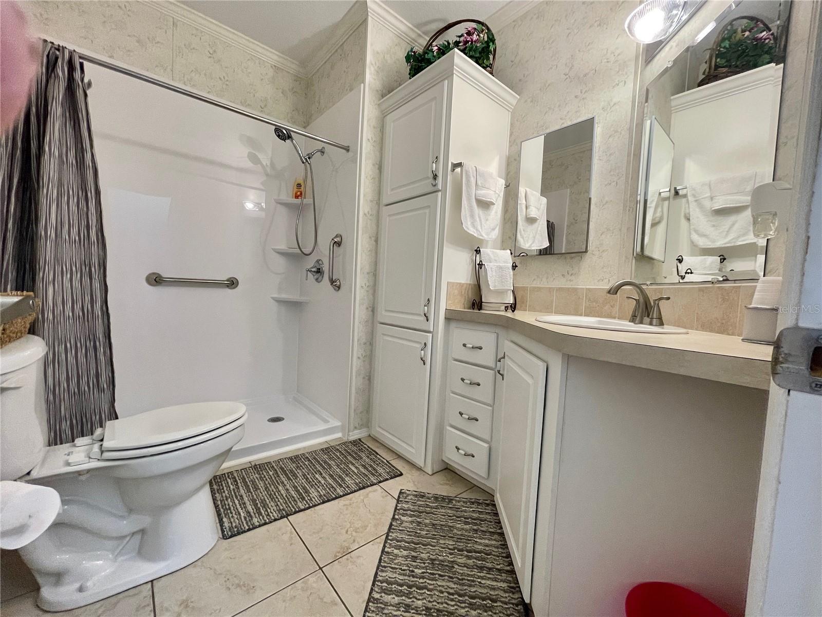 COUNTRY CLUB ESTATES - Residential
