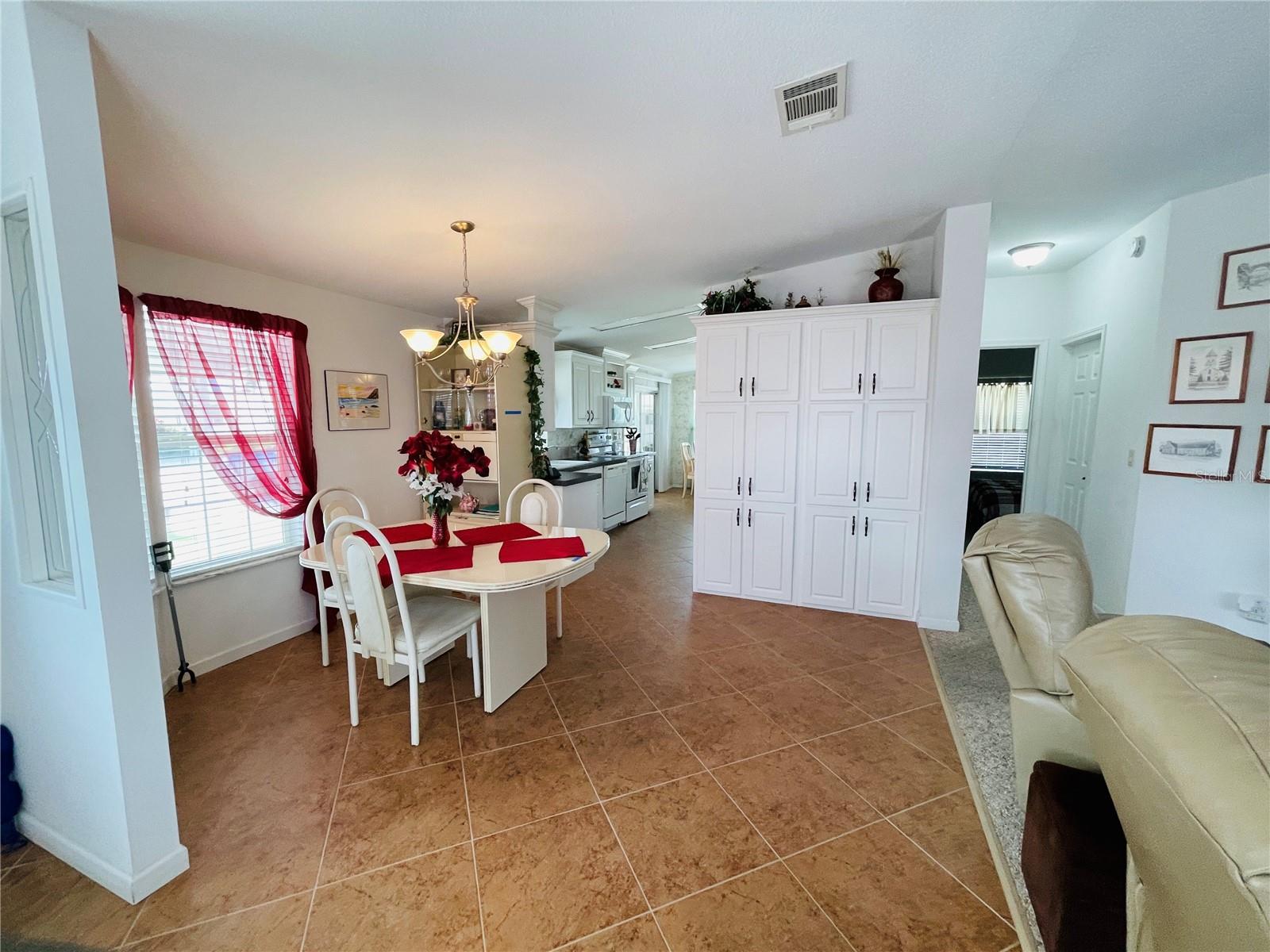 COUNTRY CLUB ESTATES - Residential