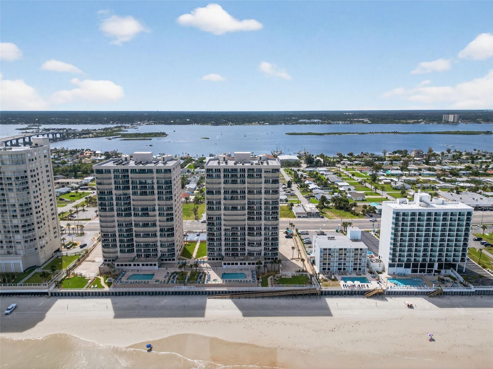 DIMUCCI TWIN TOWERS - Residential