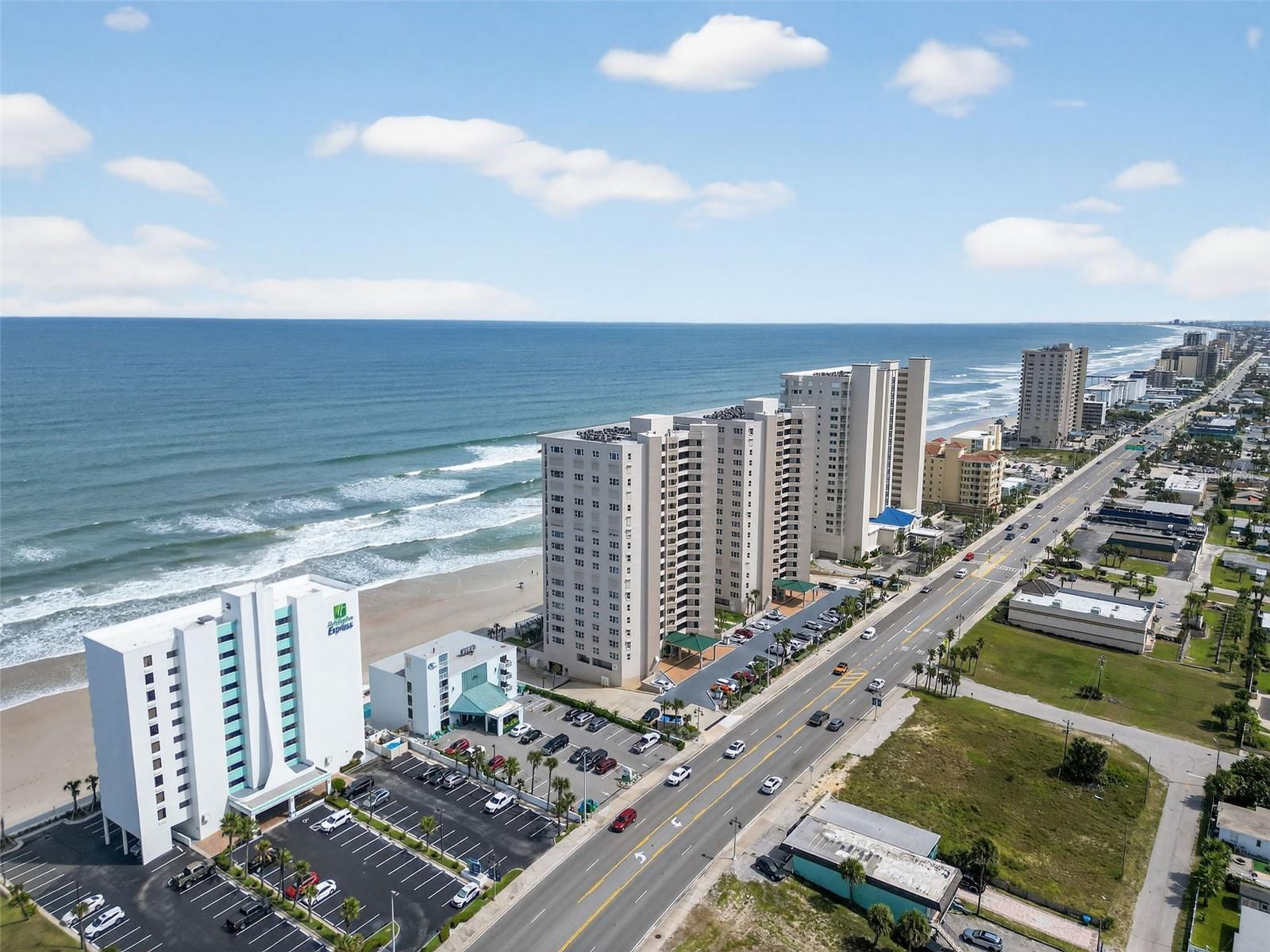 DIMUCCI TWIN TOWERS - Residential