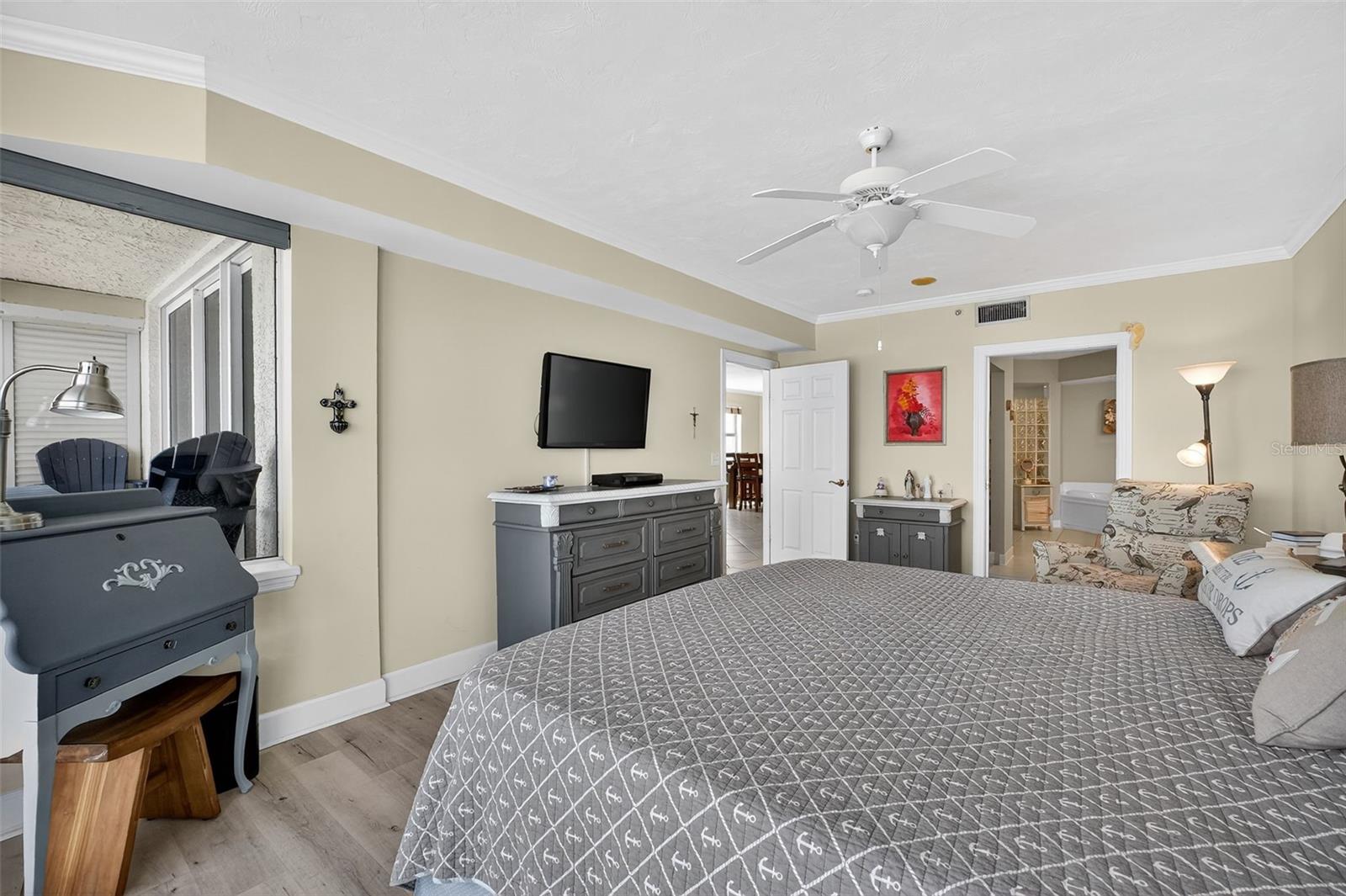 DIMUCCI TWIN TOWERS - Residential
