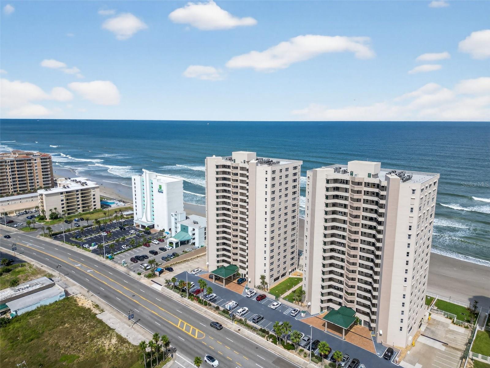 DIMUCCI TWIN TOWERS - Residential