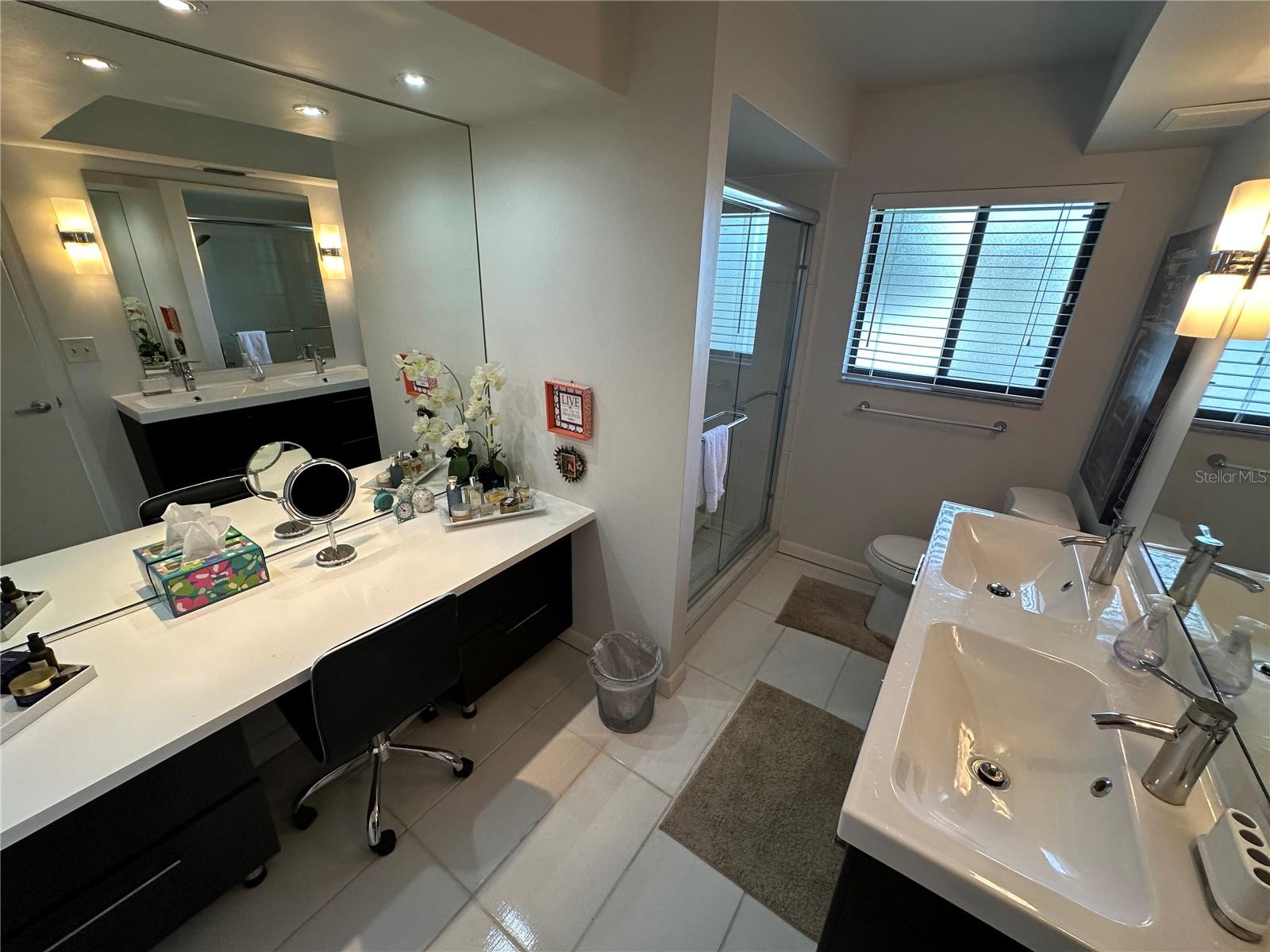 VALENCIA GARDEN CONDO III - Residential Lease