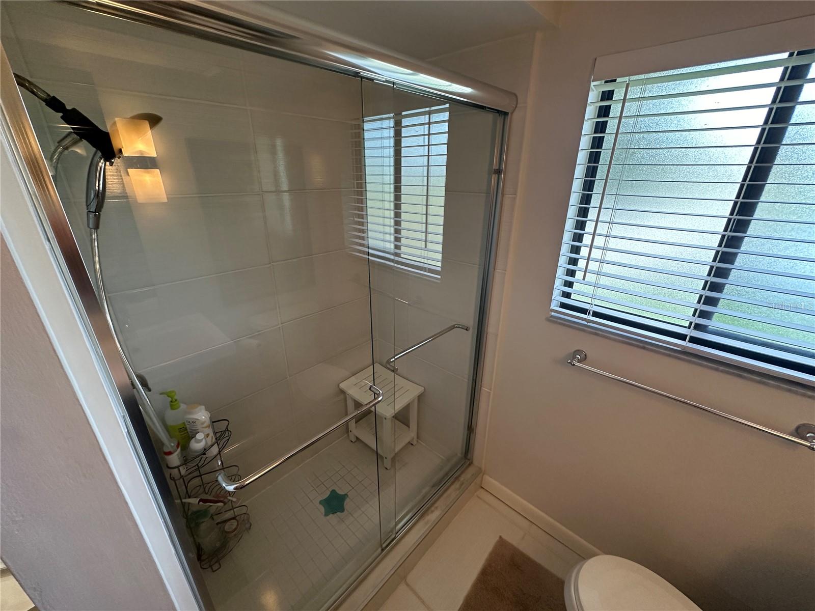 VALENCIA GARDEN CONDO III - Residential Lease