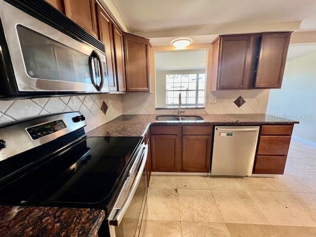 TAHITIAN HOMES - Residential Lease