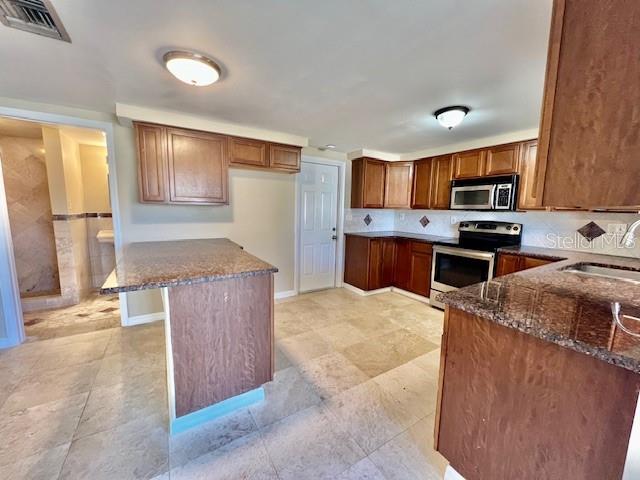 TAHITIAN HOMES - Residential Lease