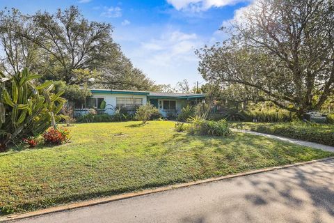 A home in PLANT CITY