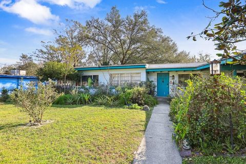 A home in PLANT CITY