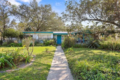 A home in PLANT CITY