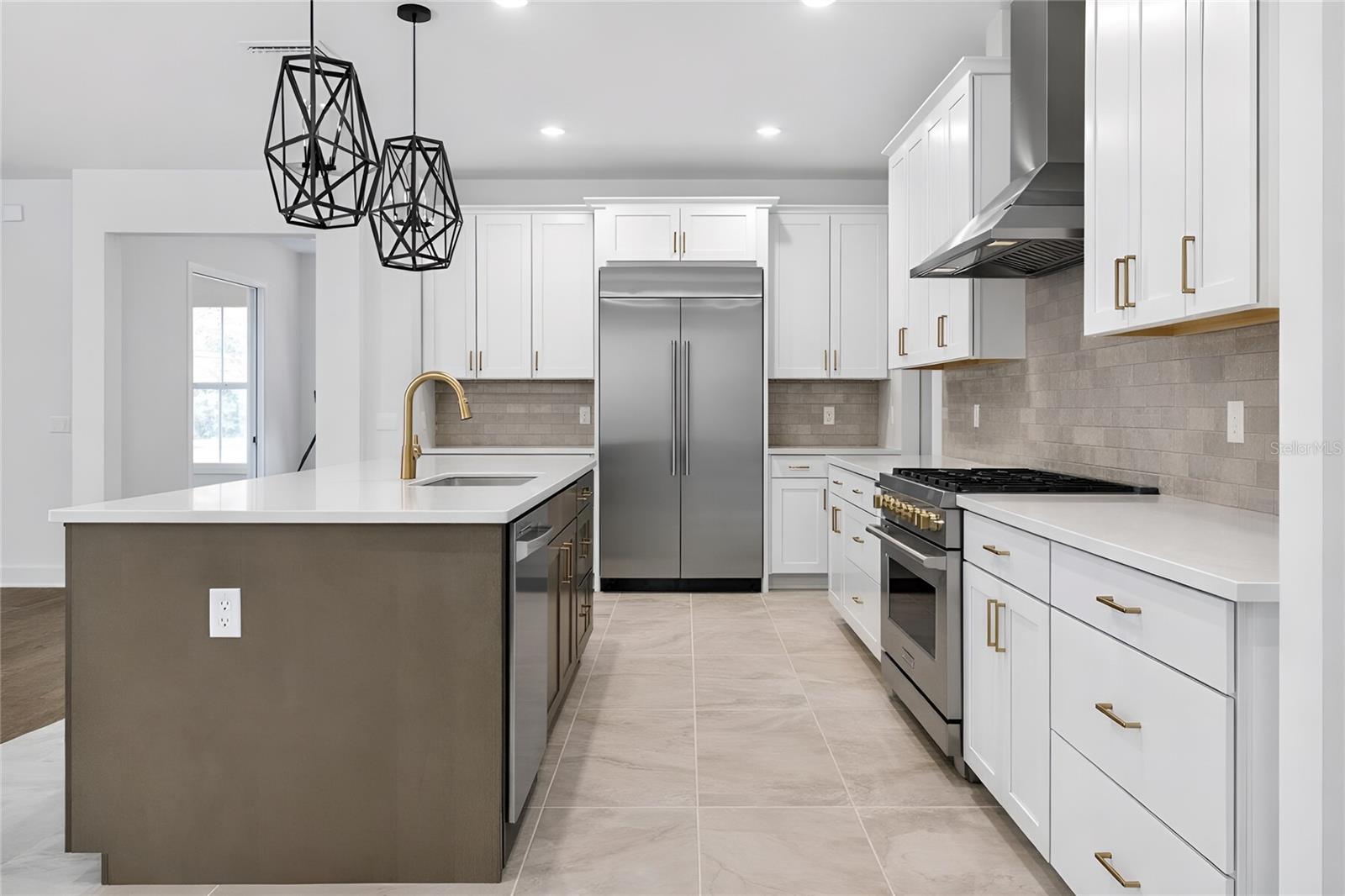 1704 MAGNOLIA BLUFF CIR