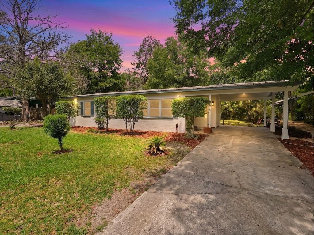 Photo of 1507 NE 12th Terrace, Gainesville, FL 32601 (MLS # V4949344)