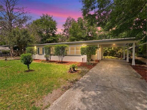 Photo of 1507 NE 12th Terrace, Gainesville, FL 32601 (MLS # V4949344)