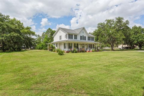 A home in PLANT CITY