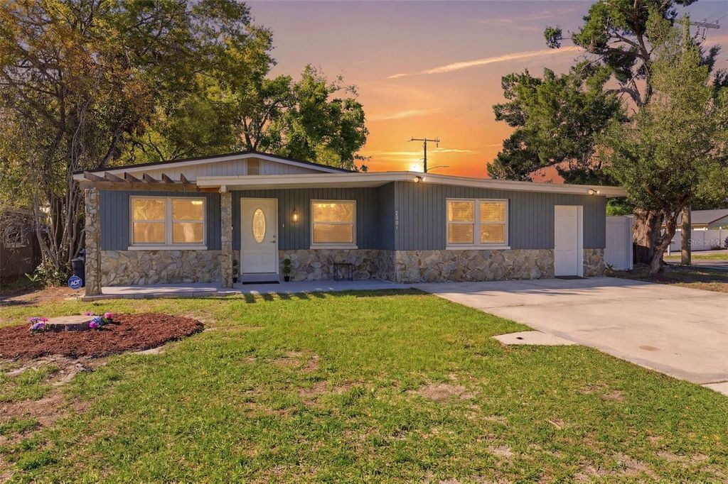 Photo of 8001 N Ola Avenue, Tampa, FL 33604 (MLS # W7884222)