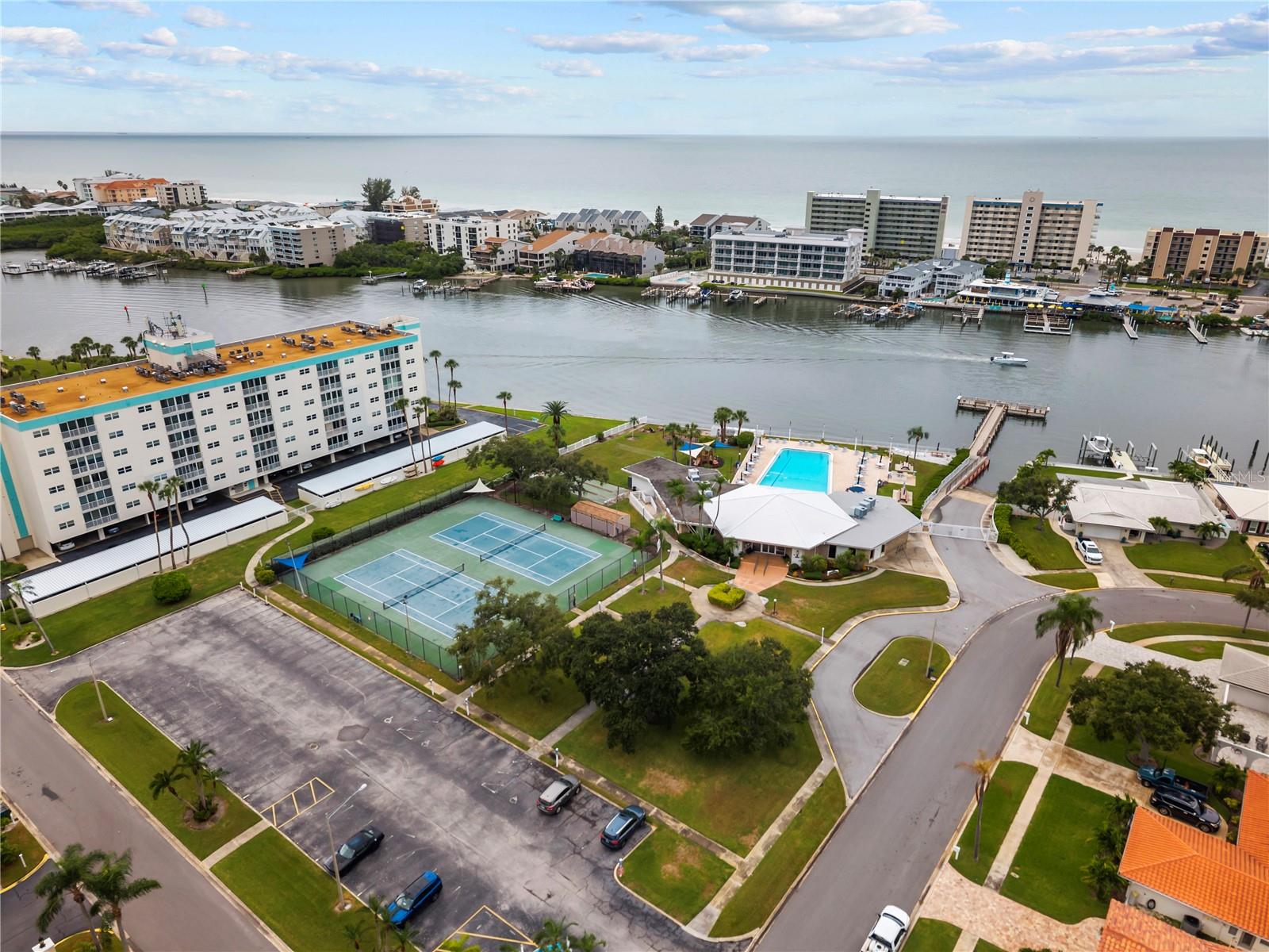 IMPERIAL POINT - Residential