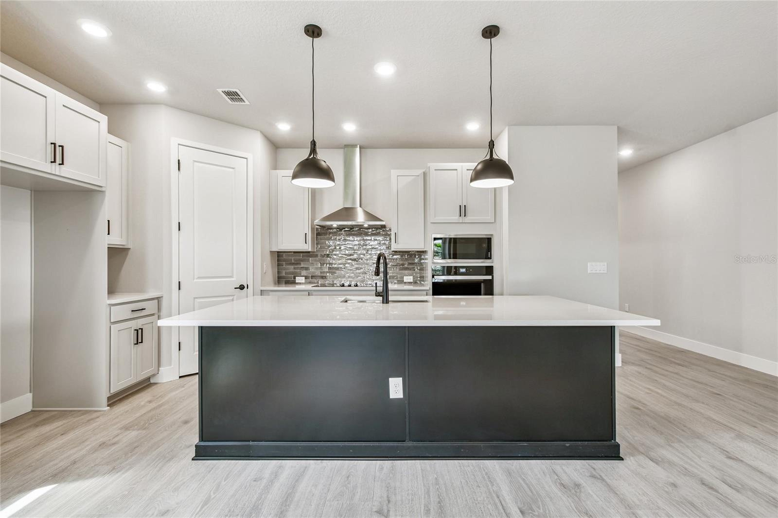 11743 FULL MOON LOOP