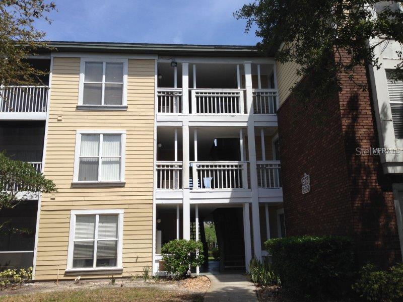 HALF OFF 1ST MONTHS RENT! The Landings 3rd Floor - 1 bed/1 bath condo! $1400mo, Plus $40 for water/$1400 Deposit
Great location! $1400mo, Plus $40 for water/$1400 Deposit AVAILABLE NOW!
This condo offers 1 bedroom, 1 bath, a kitchen that is open to the dining area and living room. Washer/Dryer included. Enjoy the screened porch which overlooks the view of pond. Wonderful, gated community features a custom designed club style swimming pool & hot tub, 2 placid freshwater lakes for fishing, 24-hour gym, gazebo, clubhouse, 2 lighted tennis courts, pool/lakeside volleyball court, poolside BBQ & picnic area. Set amongst many trees and facing two beautiful lakes. In the lake it is filled with vibrant wildlife consisting of fish, turtles, ducks, and cranes. At night the two lakes are illuminated showing off large water fountains in the center of the lake.
EQUAL HOUSING OPPORTUNITY