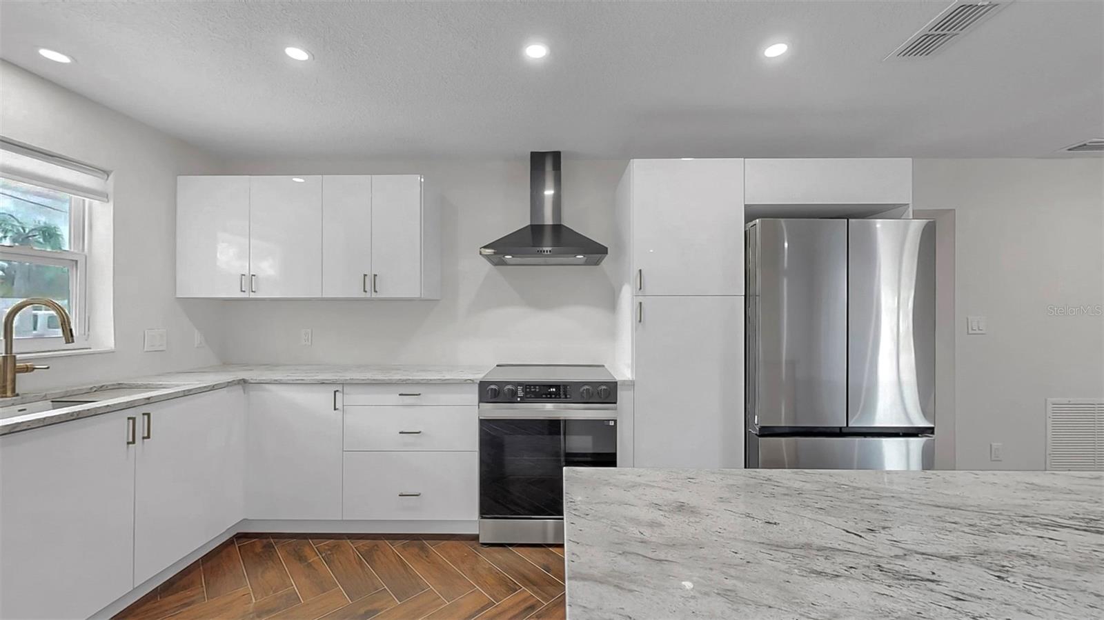 TROPIC SHORES - Residential Lease