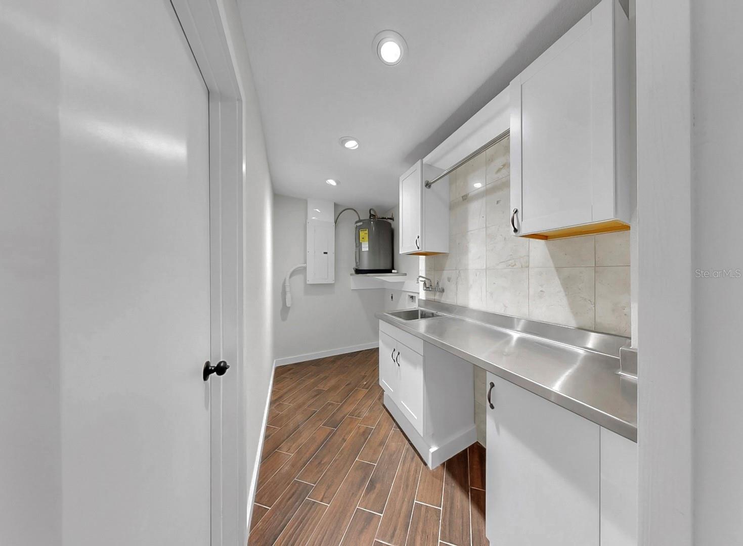 TROPIC SHORES - Residential Lease