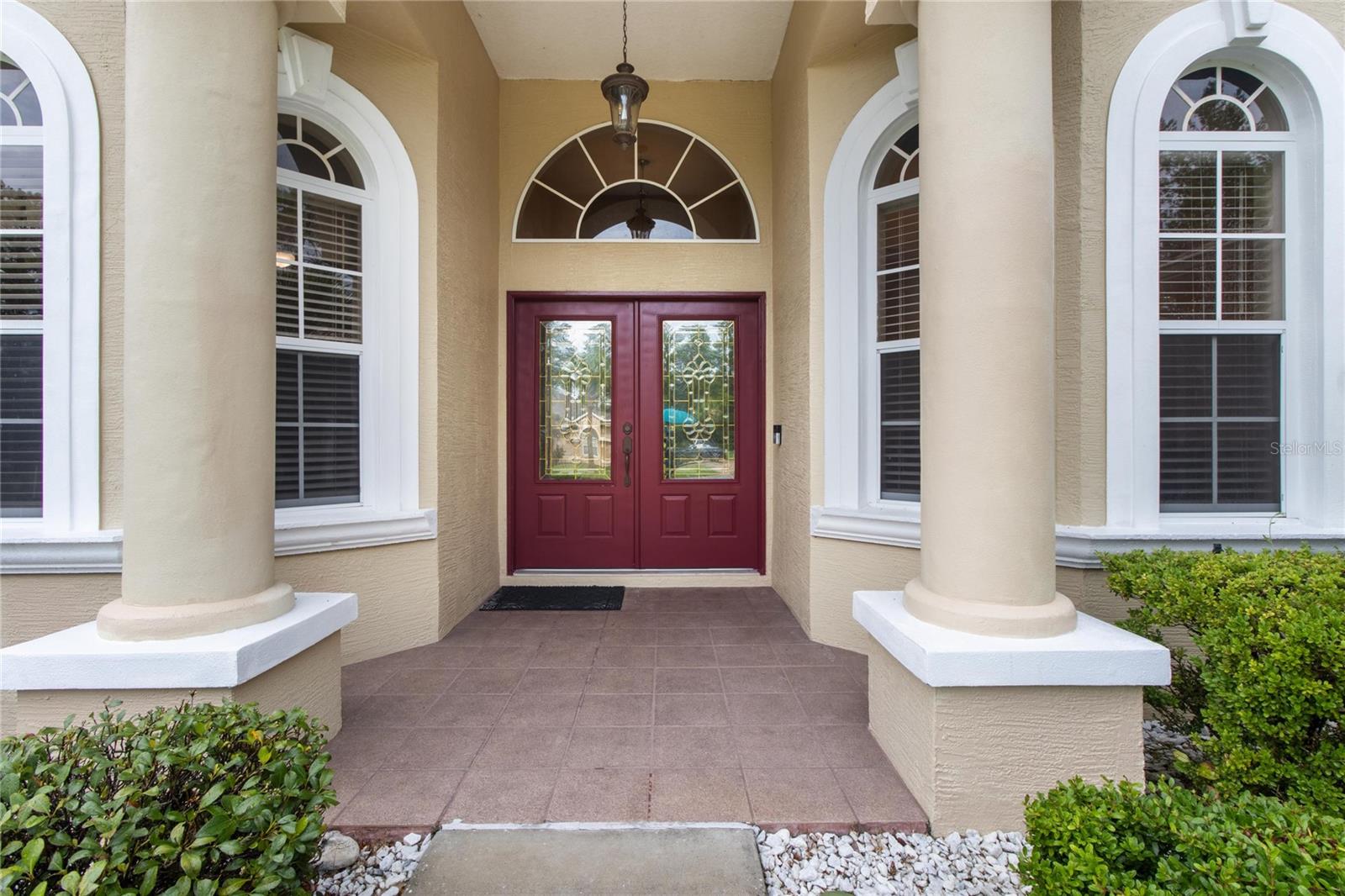 7 FLORIBUNDA COURT