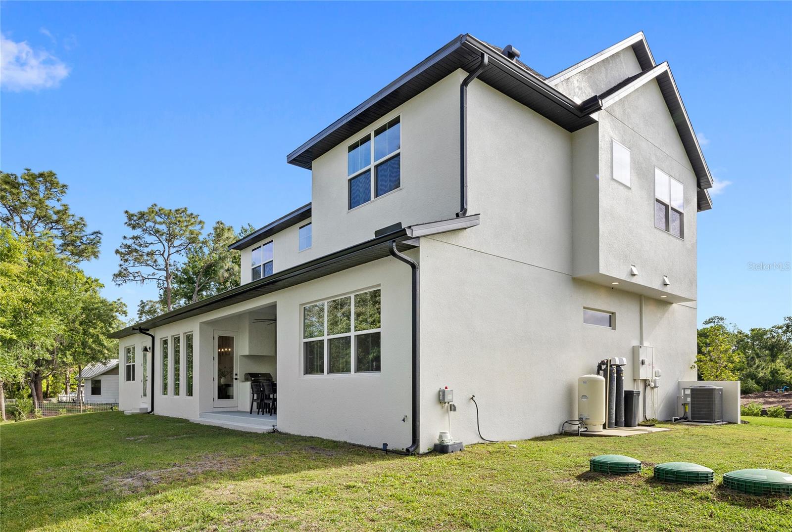 COUNTRY MEADOW - Residential