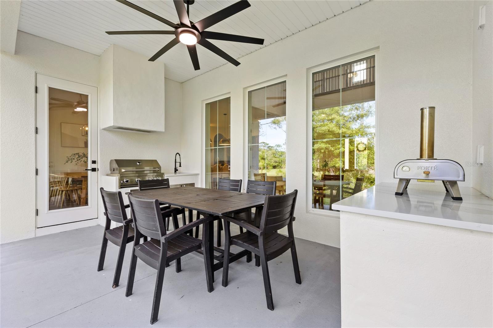 COUNTRY MEADOW - Residential