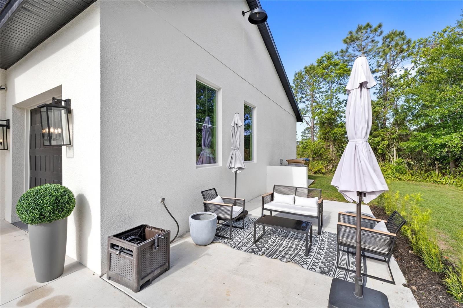 COUNTRY MEADOW - Residential