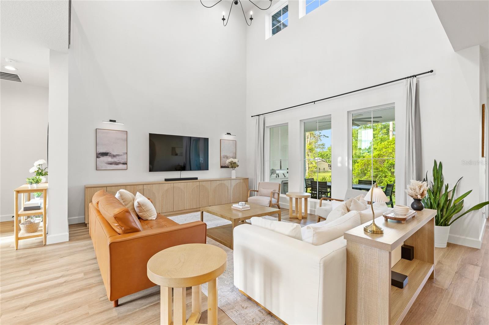 COUNTRY MEADOW - Residential