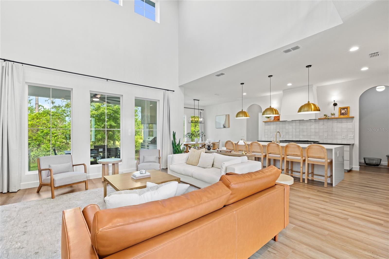 COUNTRY MEADOW - Residential