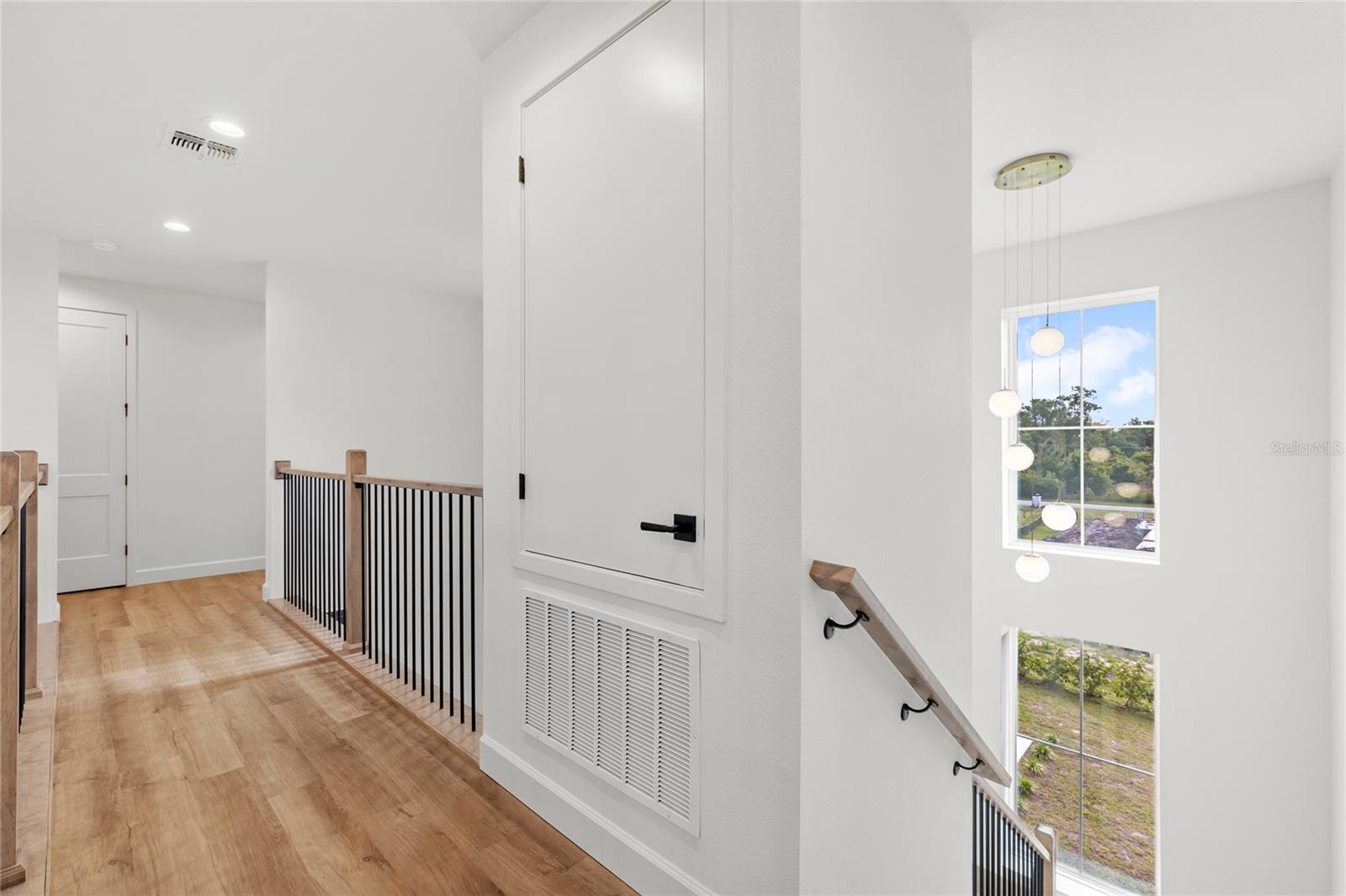 COUNTRY MEADOW - Residential