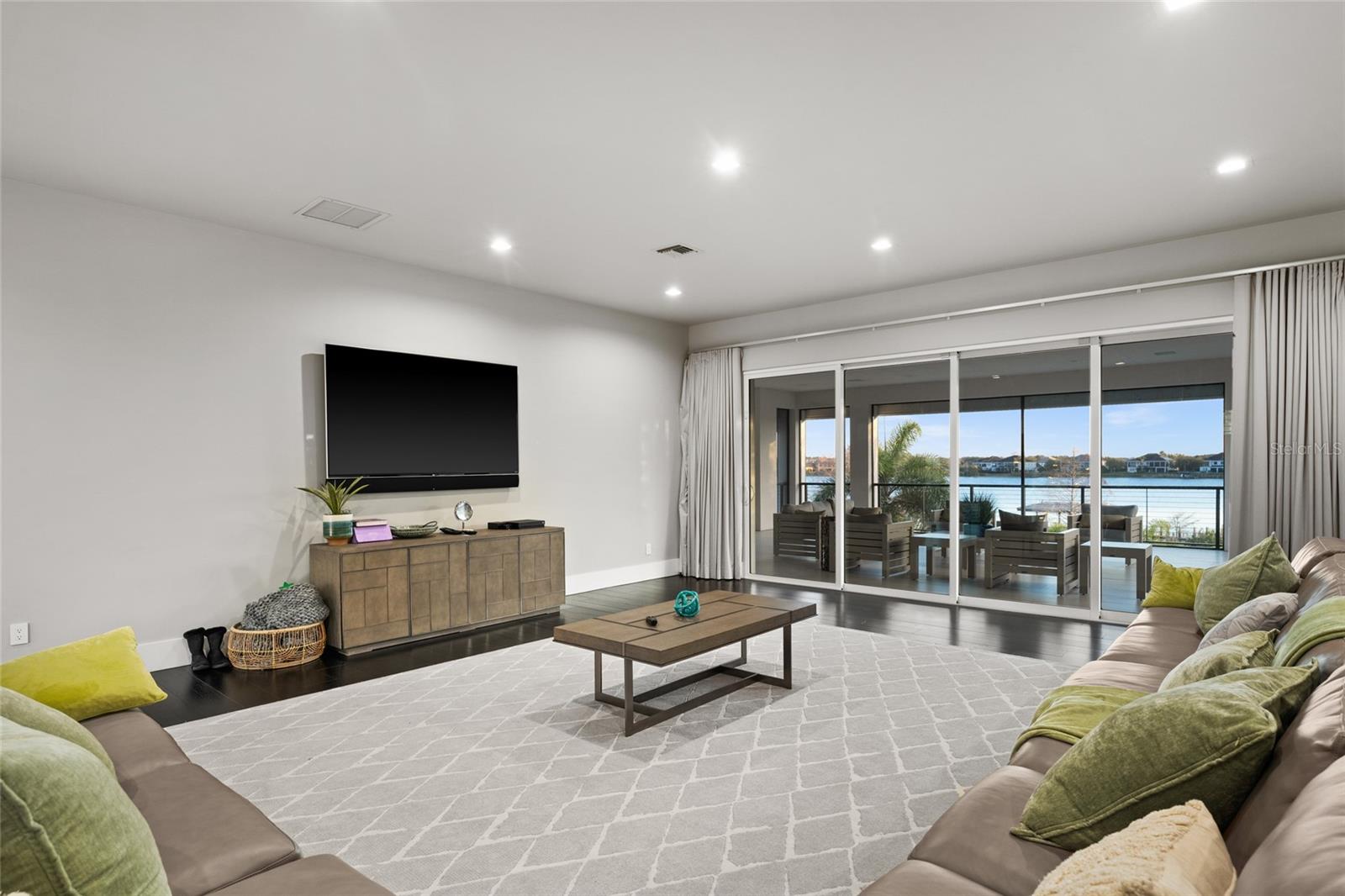 CASA DEL LAGO REP - Residential