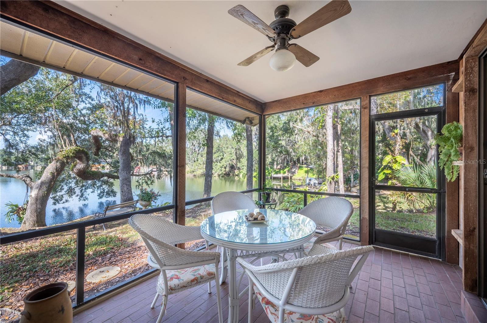 CHRISTINA WOODS PH 09 - Residential