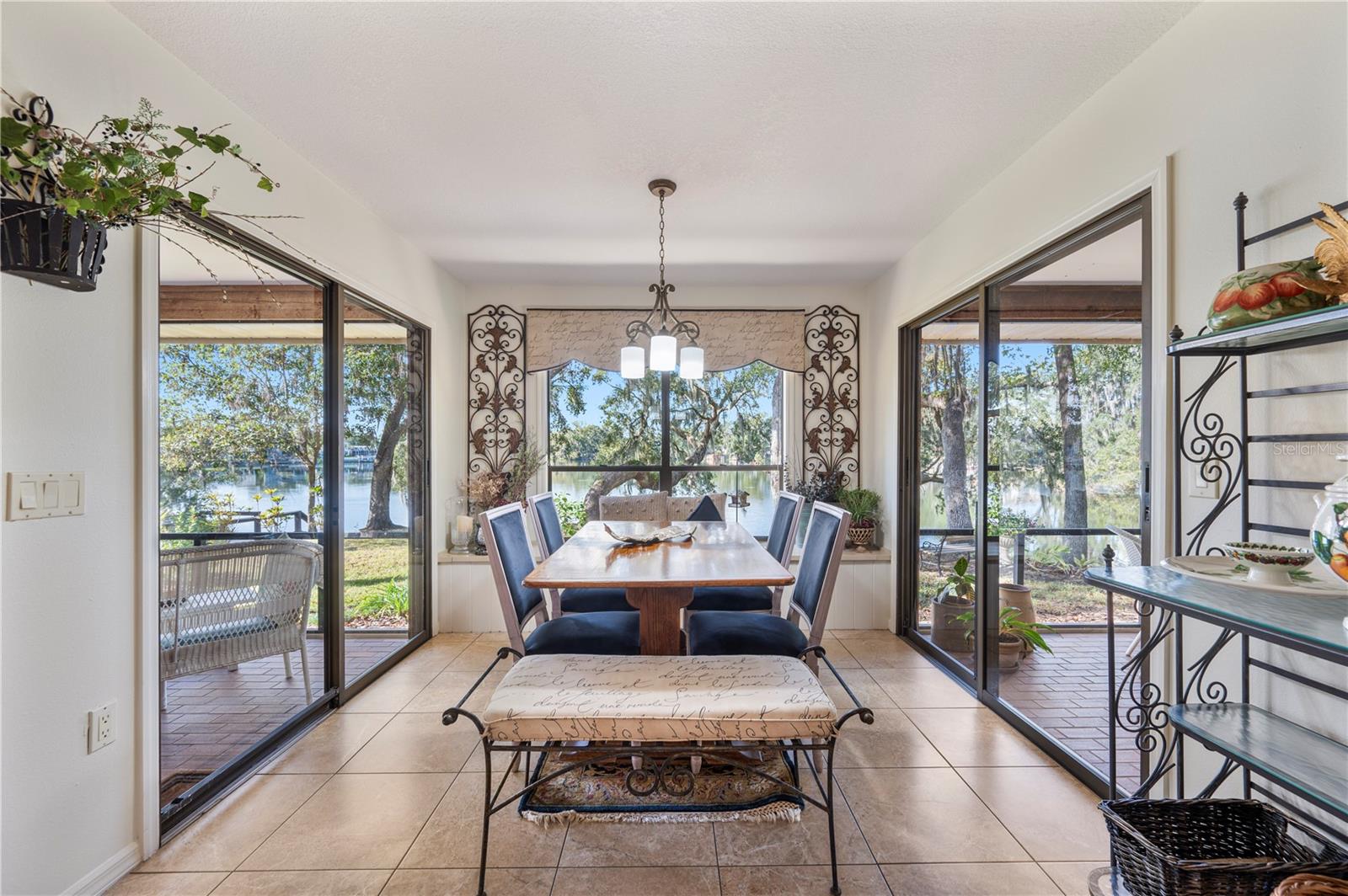 CHRISTINA WOODS PH 09 - Residential