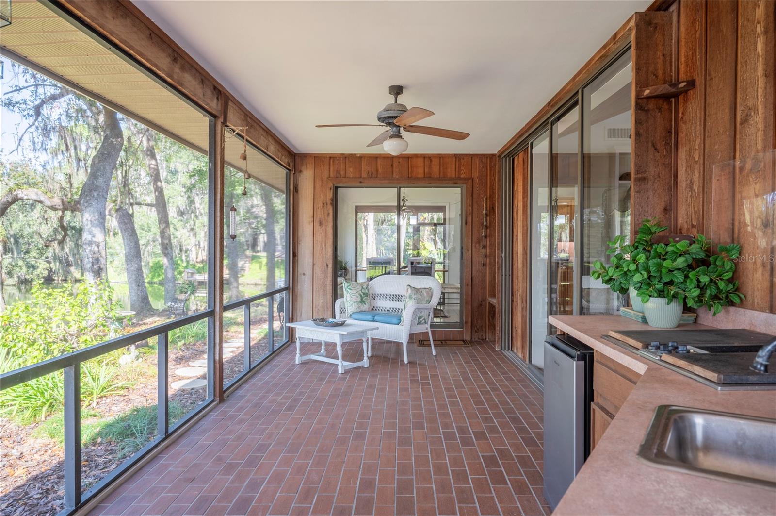 CHRISTINA WOODS PH 09 - Residential