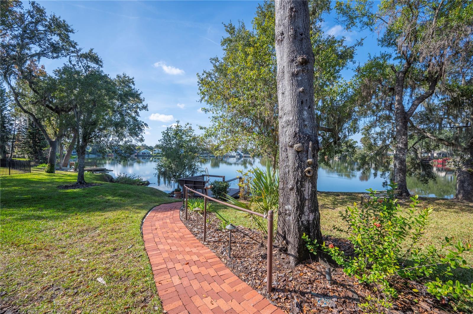 CHRISTINA WOODS PH 09 - Residential